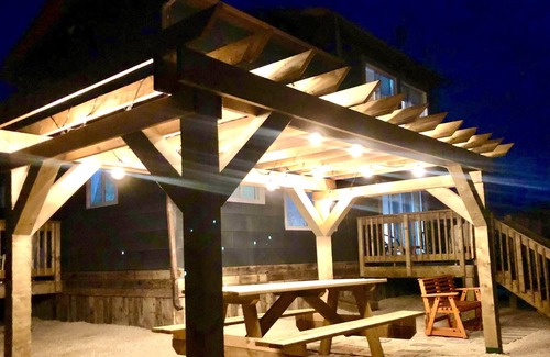 Gimli Cottage | Cozy Cottage in Gimli Mb with a Private Beach