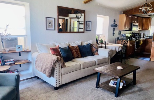 Hartville Cottage | Cozy Cottage in Hartville, Guernsey State Park