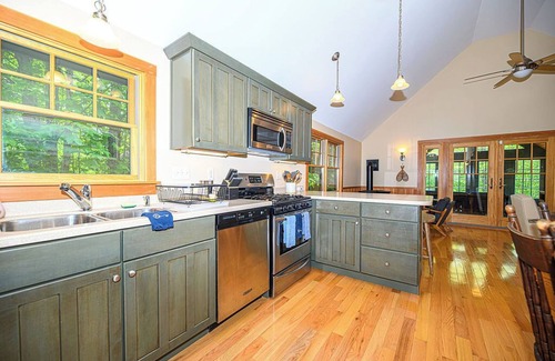 Blodgett Landing Cottage | Cozy Cottage in Newbury, NH - Walkable to Lake Sunapee