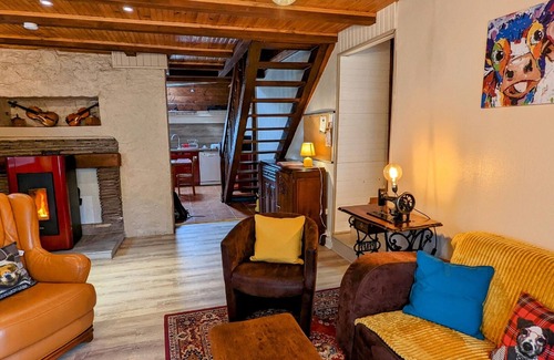 Saint-Bresson Cottage | Cozy cottage in Saint-Bresson with private garden and WIFI