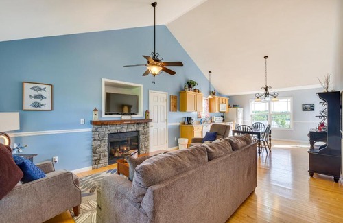 Taylorsville House | Cozy Cottage in Taylorsville Hot Tub and Lake Views