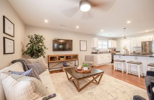 Fayetteville Cottage | Cozy cottage, just a short walk to UofA
