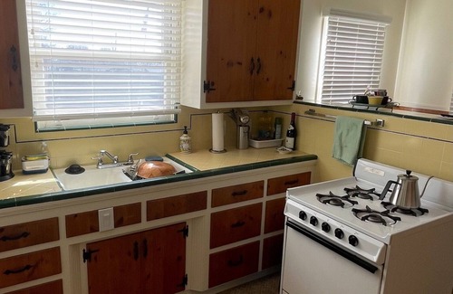 Yucaipa Cottage | Cozy Cottage near historic uptown Yucaipa CA,