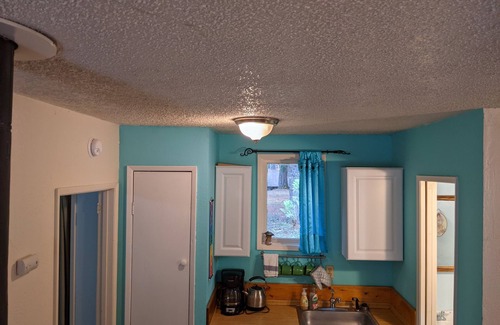 Cave Junction Cottage | Cozy cottage near Caves and Coast