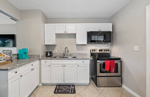 Disston Heights House | Cozy cottage near beach