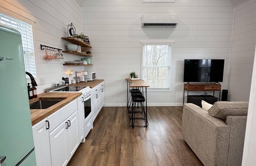 Dry Ridge Cottage | Cozy Cottage on 250 Acre Farm near Ark: No Cleaning Fee!