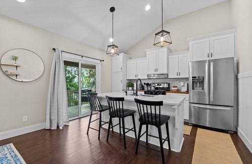 Columbia City House | Cozy Cottage on Cedar Lake with Children's Club House. Perfect For Familiesn