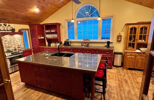 Burnt River Cottage | Cozy Cottage on Four Mile Lake
