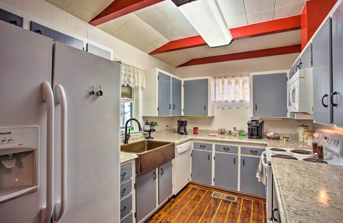 Avinger House | Cozy Cottage on Lake O’ The Pines w/Lake Views!