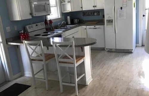 Bonnet Shores Cottage | Cozy Cottage on Quiet Lane!