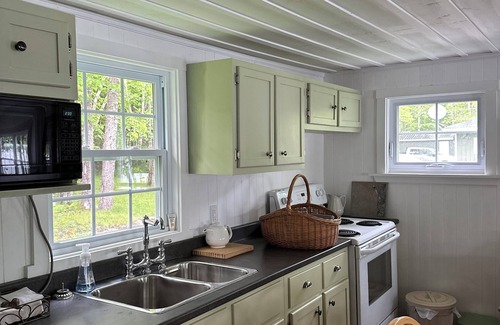 Hampton Cottage | Cozy cottage on Rumsey Lake, for your family vacation!