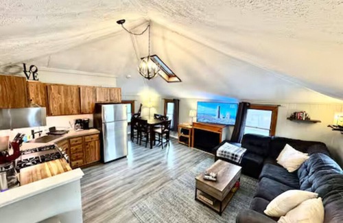 Lake Harmony Estates House | Cozy Cottage: Private Lake Access, Fires & Fun!
