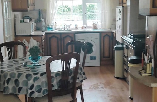 Listowel Cottage | Cozy Cottage Retreat in Listowel pet friend