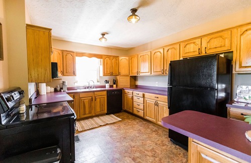 Bradford Other | Cozy Cottage