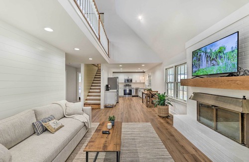 Estill Springs Cottage | Cozy Cottage w/Fireplace & Private Yard