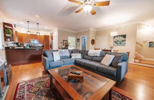 Athens House | Cozy Cottage - Walk To Campus, Stadium, Downtown