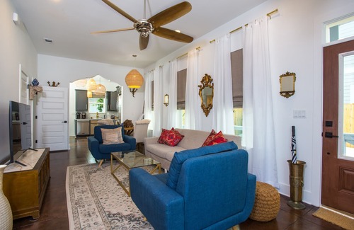 Ono Island House | Cozy cottage with a bohemian flare. Pet friendly!