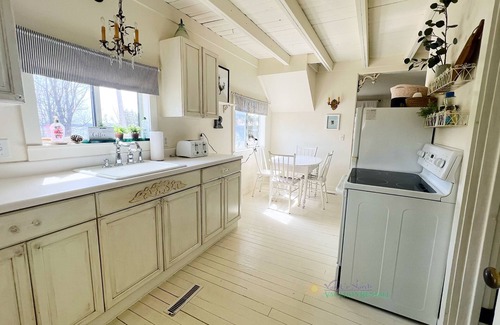 Suttons Bay Cottage | Cozy cottage with private pond. Close to the casino and the Bay.