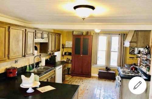 Chazy House | Cozy Cottage with walking access to Lake