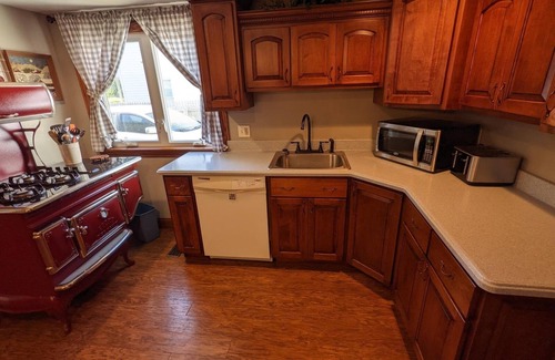 Shipshewana House | Cozy cottage within walking distance of almost everything