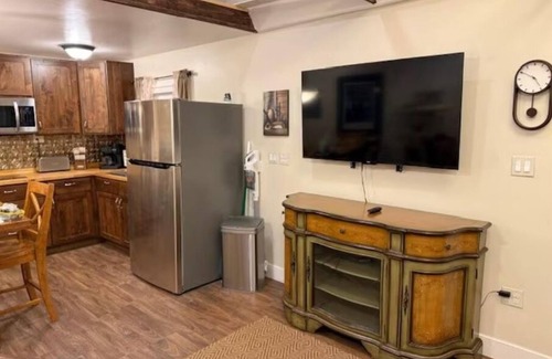 Fredonia House | Cozy country Easy Peasy