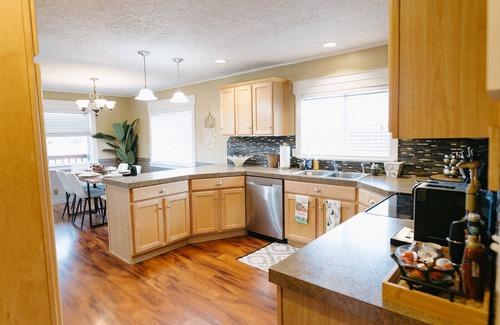 Sheridan House | Cozy Countryside Home on River in Wine Country!