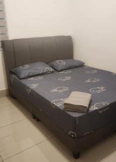 Salak South House | Cozy Couple Master bedroom 10 Mins from KLCC & LRT Station