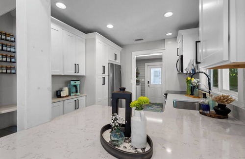 Bradenton House | Cozy Creekside Bungalow