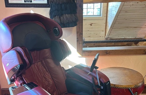 Pine House | Cozy, creekside log home - 30 minutes from Denver