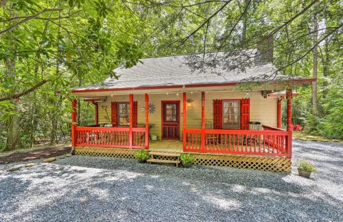 Sautee Nacoochee House | Cozy Creekside Mountain Escape with Hot Tub!