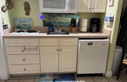 North End Condo | Cozy & cute condo with pool steps away from downtown Ocean City & the boardwalk!