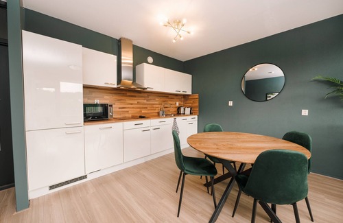 Stratum Apartment | Cozy DAF Apartment