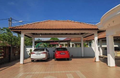 Padang Serai Villa | Cozy Deluxe House Padang Serai 28pax