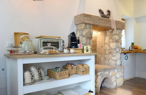 Illasi House | Cozy deluxe room for 4 people with private bathroom