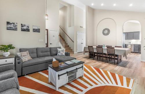 Dave Brown Autumn Hills House | Cozy Desert Escape - Fire Pit - Pool - Fast WiFi