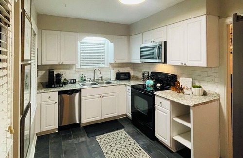 Jeffersontown House | Cozy Designer Family-Friendly Home
