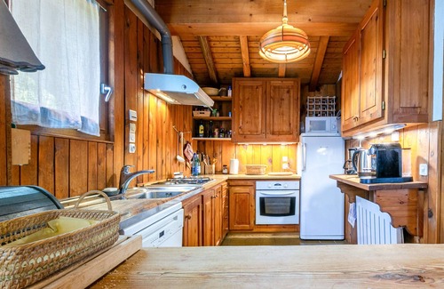 Val-d'Isere Ski Chalet | Cozy detached chalet with fireplace and WIFI in Val-d'Isère