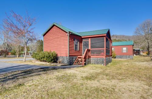 Rabun Gap House | Cozy Dillard Cabin with Mountain Views and Pool Access