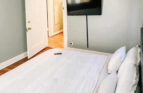 South Central Houston Villa | COZY DOWNTOWN 2 BDRM HOME NEAR TURKEY LEG HUT!!!
