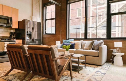 Old City Apartment | Cozy Downtown Loft on Gay St