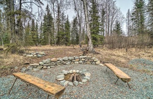 Soldotna House | Cozy Downtown Soldotna Cabin Dogs Welcome!
