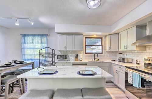 Bedford Condo | Cozy Duplex Close to Toledo Botanical Garden