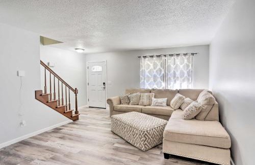 Bedford Apartment | Cozy Duplex Close to Toledo Botanical Garden