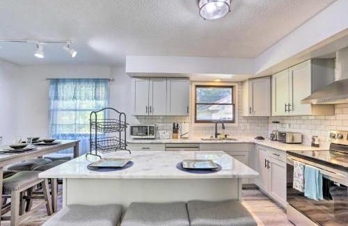 Bedford Apartment | Cozy Duplex Close to Toledo Botanical Garden
