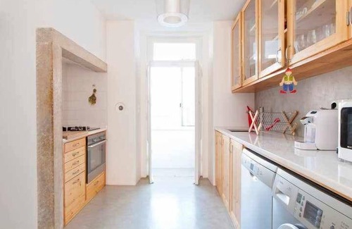 Alfama Apartment | Cozy Duplex flat with AC. Lovely neighbourhood.