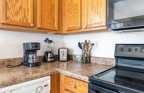 Harrison East South House | Cozy East side home in a quiet neighborhood