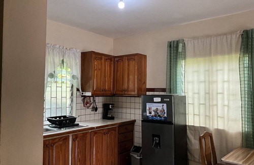 Spanish Town House | Cozy Entire home in Spanish Town