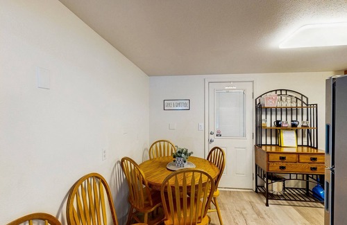 Winchester Bay House | Cozy family beach cottage w/hot tub, deck, WiFi, surfboard-walk to bay, Dogs ok