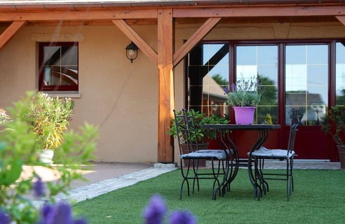Pouligny-Notre-Dame Cottage | Cozy Family Retreat with Golf & Spa Access, Pets Welcome