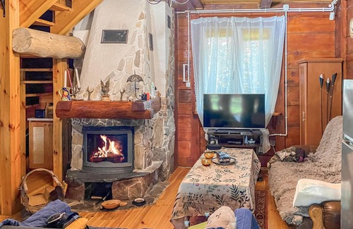 gmina Rzasnik House | Cozy, family-friendly wooden house with wood-burning stove in beautiful natural surroundings.